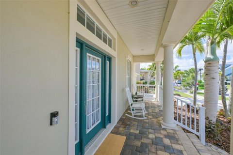 House in Apollo Beach, Florida 4 bedrooms, 302.49 sq.m. № 2228054 - photo 6