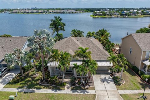 House in Apollo Beach, Florida 4 bedrooms, 302.49 sq.m. № 2228054