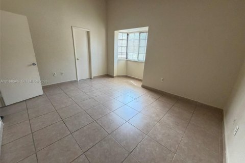 Touwnhouse à louer à Miami, Floride: 3 chambres, 121.98 m2 № 2421406 - photo 10
