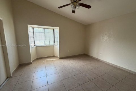 Touwnhouse à louer à Miami, Floride: 3 chambres, 121.98 m2 № 2421406 - photo 7