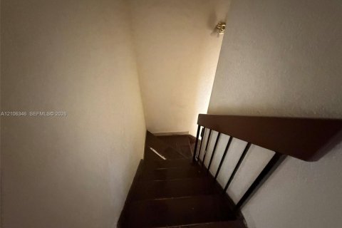 Touwnhouse à louer à Miami, Floride: 3 chambres, 121.98 m2 № 2421406 - photo 15