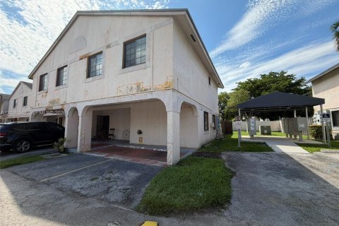 Touwnhouse à Miami, Floride 3 chambres, 121.98 m2 № 2421406