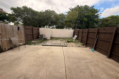 Touwnhouse à louer à Miami, Floride: 3 chambres, 121.98 m2 № 2421406 - photo 19