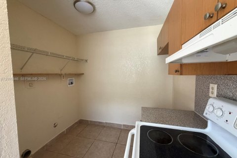 Touwnhouse à louer à Miami, Floride: 3 chambres, 121.98 m2 № 2421406 - photo 17