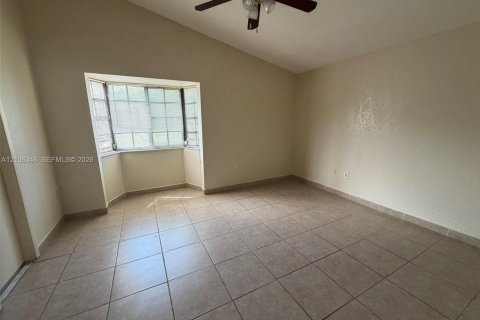 Touwnhouse à louer à Miami, Floride: 3 chambres, 121.98 m2 № 2421406 - photo 8