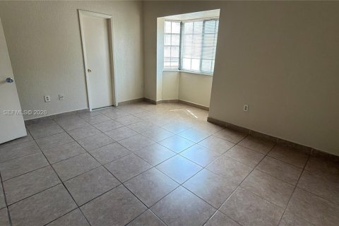 Touwnhouse à louer à Miami, Floride: 3 chambres, 121.98 m2 № 2421406 - photo 9