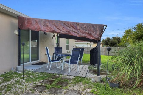 Casa en venta en Port St. Lucie, Florida, 4 dormitorios, 198.25 m2 № 2384557 - foto 16