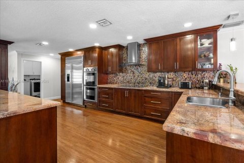 House in Davie, Florida 5 bedrooms, 363.34 sq.m. № 1762913 - photo 9