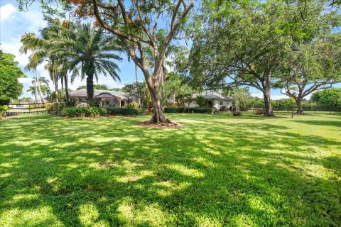 House in Davie, Florida 5 bedrooms, 363.34 sq.m. № 1762913 - photo 30