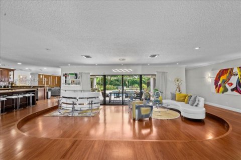 House in Davie, Florida 5 bedrooms, 363.34 sq.m. № 1762913 - photo 12