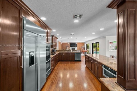House in Davie, Florida 5 bedrooms, 363.34 sq.m. № 1762913 - photo 7
