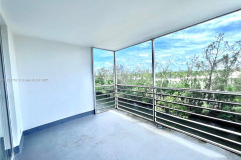 Condo in North Miami Beach, Florida, 1 bedroom  № 2052781 - photo 20