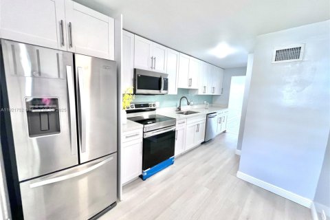 Condo in North Miami Beach, Florida, 1 bedroom  № 2052781 - photo 5