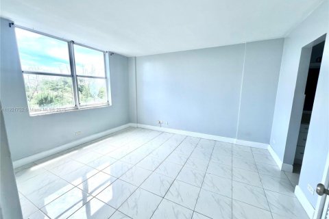 Condo in North Miami Beach, Florida, 1 bedroom  № 2052781 - photo 9