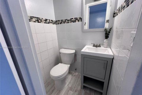 Condo in North Miami Beach, Florida, 1 bedroom  № 2052781 - photo 19