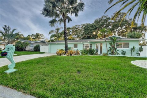 House in Clearwater, Florida 2 bedrooms, 126.44 sq.m. № 2284624