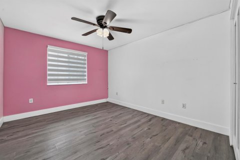 House in Miramar, Florida 4 bedrooms, 232.63 sq.m. № 2191926 - photo 27