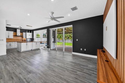 House in Miramar, Florida 4 bedrooms, 232.63 sq.m. № 2191926 - photo 18