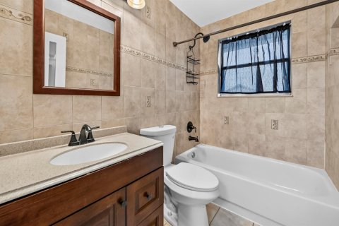 House in Miramar, Florida 4 bedrooms, 232.63 sq.m. № 2191926 - photo 28