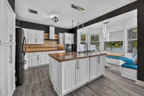 House in Miramar, Florida 4 bedrooms, 232.63 sq.m. № 2191926 - photo 3