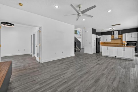 House in Miramar, Florida 4 bedrooms, 232.63 sq.m. № 2191926 - photo 19