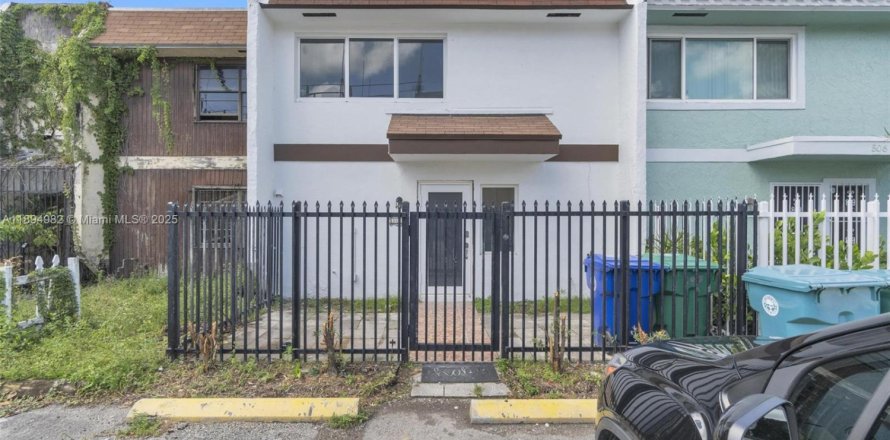 Таунхаус в Майами, Флорида 2 спальни, 124.86м2 № 1947476