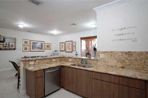 Townhouse in Miami, Florida 3 bedrooms, 176.51 sq.m. № 2041846 - photo 13
