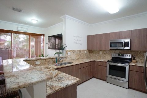 Townhouse in Miami, Florida 3 bedrooms, 176.51 sq.m. № 2041846 - photo 11