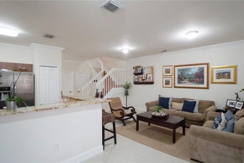 Townhouse in Miami, Florida 3 bedrooms, 176.51 sq.m. № 2041846 - photo 15