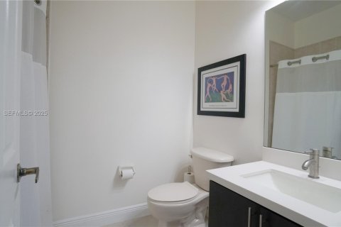 Townhouse in Miami, Florida 3 bedrooms, 176.51 sq.m. № 2041846 - photo 17