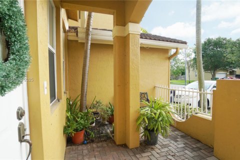Townhouse in Miami, Florida 3 bedrooms, 176.51 sq.m. № 2041846 - photo 5