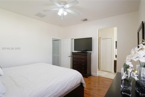 Townhouse in Miami, Florida 3 bedrooms, 176.51 sq.m. № 2041846 - photo 29