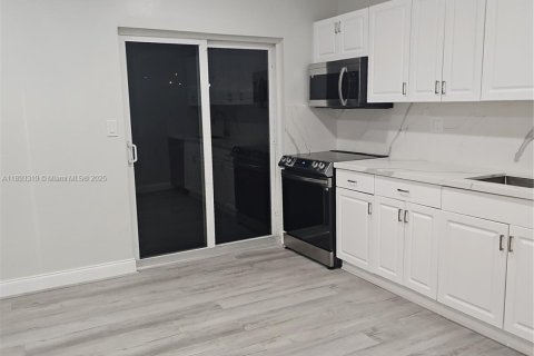 Villa ou maison à vendre à Fort Lauderdale, Floride: 3 chambres, 102.56 m2 № 1945265 - photo 2