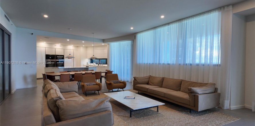 Condo à Sunny Isles Beach, Floride, 4 chambres  № 2039826