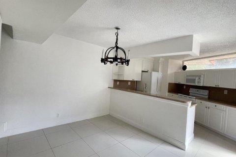 Adosado en alquiler en Boca Raton, Florida, 2 dormitorios, 120.96 m2 № 1210134 - foto 1