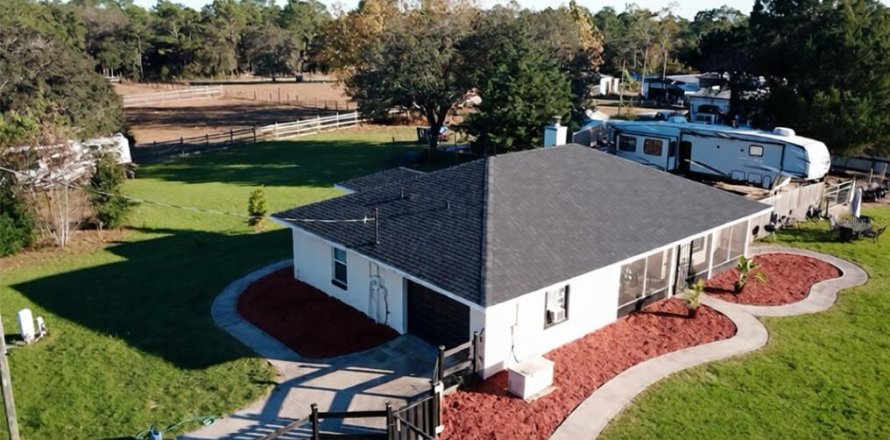 House in Dunnellon, Florida 3 bedrooms, 130.06 sq.m. № 2388756