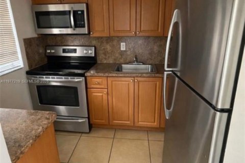 Condo à Hialeah, Floride, 2 chambres  № 2041619