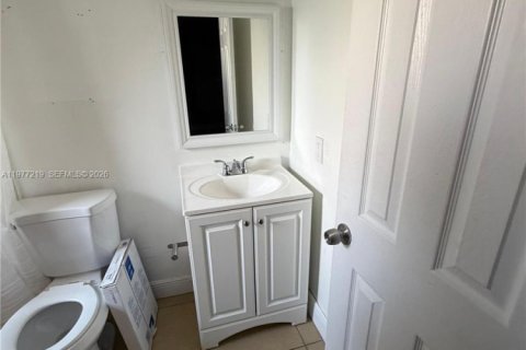 Copropriété à louer à Hialeah, Floride: 2 chambres, 87.14 m2 № 2041619 - photo 4