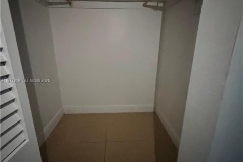 Copropriété à louer à Hialeah, Floride: 2 chambres, 87.14 m2 № 2041619 - photo 12
