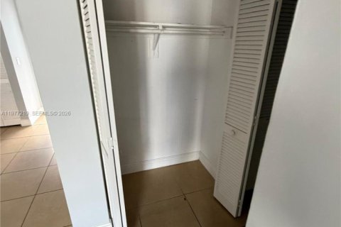 Copropriété à louer à Hialeah, Floride: 2 chambres, 87.14 m2 № 2041619 - photo 8