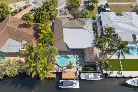 House in Pompano Beach, Florida 4 bedrooms, 183.48 sq.m. № 2030516 - photo 6