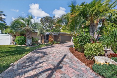 House in Pompano Beach, Florida 4 bedrooms, 183.48 sq.m. № 2030516 - photo 3