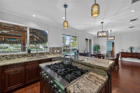 House in Pompano Beach, Florida 4 bedrooms, 183.48 sq.m. № 2030516 - photo 19