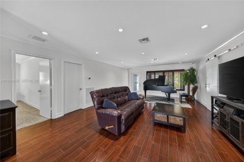 House in Pompano Beach, Florida 4 bedrooms, 183.48 sq.m. № 2030516 - photo 13