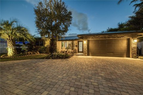 House in Pompano Beach, Florida 4 bedrooms, 183.48 sq.m. № 2030516