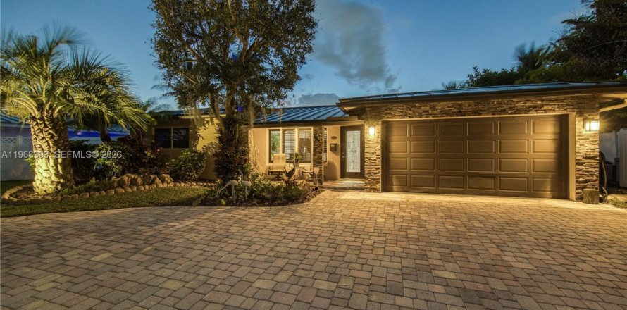 House in Pompano Beach, Florida 4 bedrooms, 183.48 sq.m. № 2030516