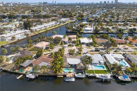 House in Pompano Beach, Florida 4 bedrooms, 183.48 sq.m. № 2030516 - photo 7