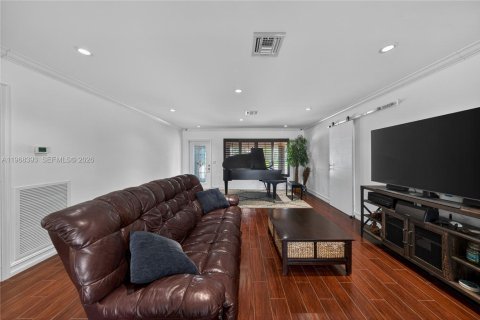 House in Pompano Beach, Florida 4 bedrooms, 183.48 sq.m. № 2030516 - photo 12