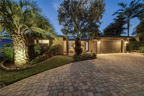 House in Pompano Beach, Florida 4 bedrooms, 183.48 sq.m. № 2030516 - photo 2