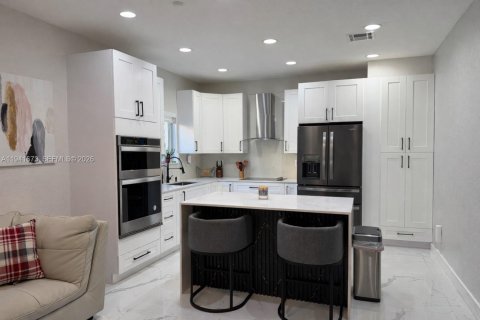 House in Cutler Bay, Florida 3 bedrooms, 174.28 sq.m. № 2152741 - photo 16